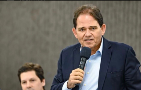 Presidente da Fecomércio demonstra sintonia política com Daniel Vilela durante evento em Goiânia